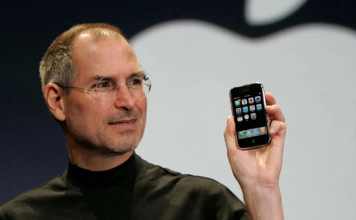 A Steve Jobs le preguntaron por el iPhone antes de que existiera, así fue su contundente respuesta