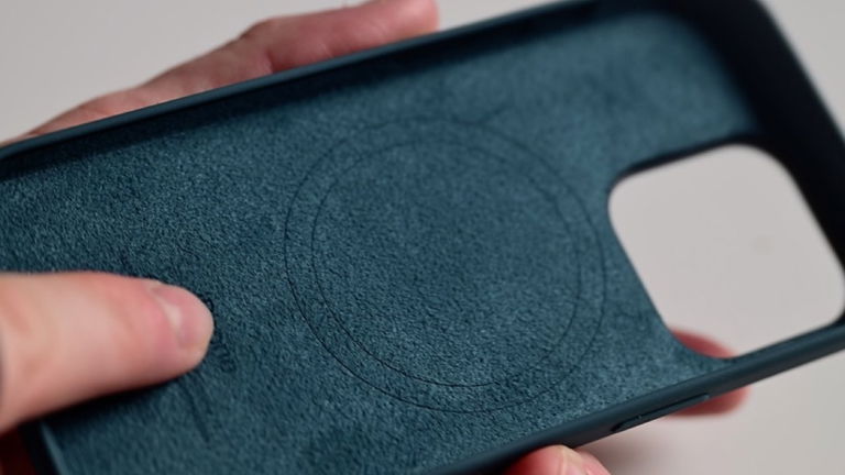 Por qué hay fundas del iPhone con un círculo en la parte trasera
