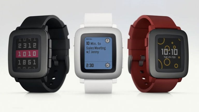 El reloj Pebble de tinta electrónica volverá al mercado. Y lo hace atacando al Apple Watch