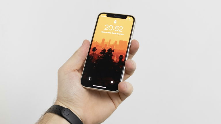 ¿Buscas un iPhone pequeño y barato pero con todo lo necesario? Esta opción en oferta es perfecta para ti