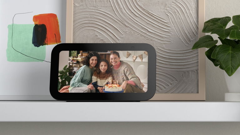 La pantalla inteligente más popular de Amazon cae de precio con su última oferta: sustituye tu despertador por Alexa e incluye un enchufe inteligente