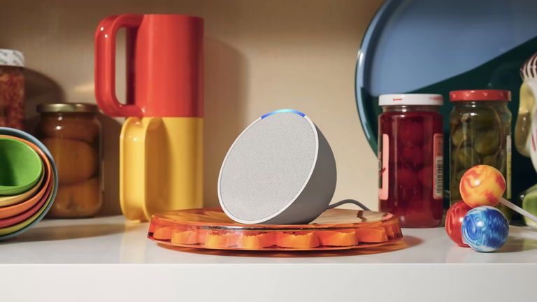 Poner Alexa por menos de 40 euros en cualquier lugar, una bombilla inteligente por 5 euros o un enchufe inteligente por céntimos: así son los nuevos chollos que están triunfando en Amazon