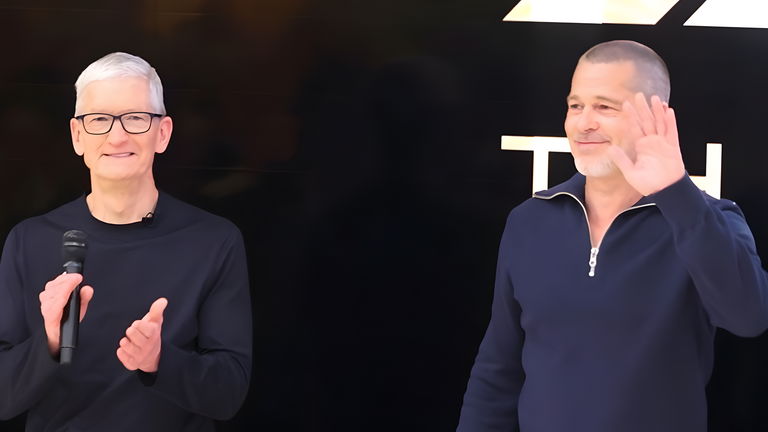 Brad Pitt y Tim Cook visitan la icónica tienda de la Quinta Avenida antes del estreno de "F1: la película"