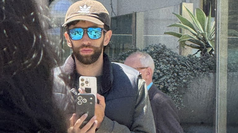 Aseguran haber visto un prototipo de iPhone 17 en plena calle