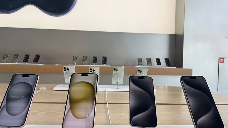 Apple y Samsung caen en ventas en Europa, aunque la compañía de la manzana tiene un as en la manga: el iPhone 17