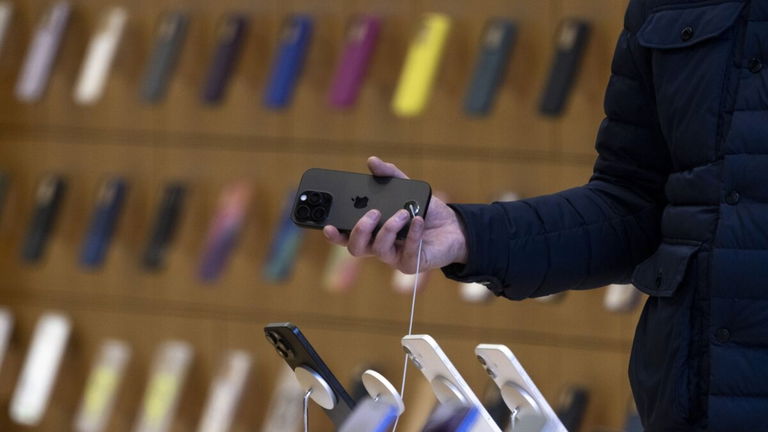 Fabricar el iPhone 17 en India no le va a servir a Apple para evitar los aranceles de Trump