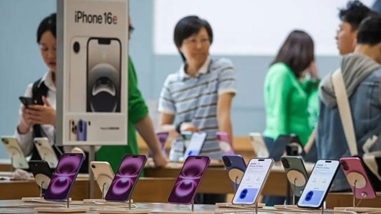 La resiliencia del iPhone ha elevado las cifras de ventas de un mercado a la baja en 2025