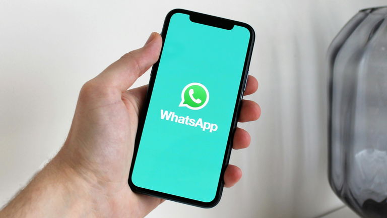 WhatsApp estrena una nueva función de inteligencia artificial: ya no necesitarás pensar para chatear
