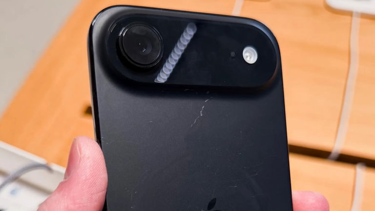 Las Apple Stores están usando un truco para que los iPhone 17 no se rayen