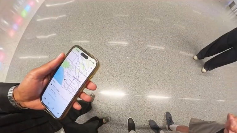 Los AirTag vuelven a demostrar lo buenos que son, esta vez en un aeropuerto y con una maleta