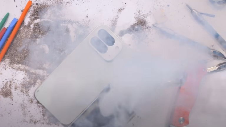 El Google Pixel 10 Pro Fold puede explotar cuando lo doblamos y lo forzamos demasiado