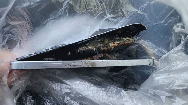 Un Samsung Galaxy S25 sale ardiendo sin motivo aparente