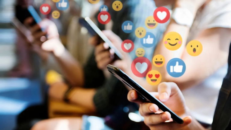 Los adolescentes europeos se quedan sin redes sociales y sin "scroll" infinito