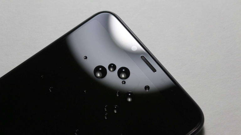 Cómo evitar que la pantalla de tu smartphone pierda un revestimiento secreto que hace que se vea mejor