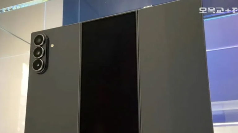 El Samsung Galaxy Z TriFold se deja ver en vídeo mostrando todos sus detalles