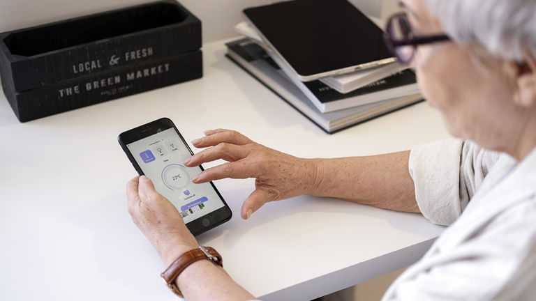 Qué es mejor para un usuario mayor, ¿un iPhone o un Android?