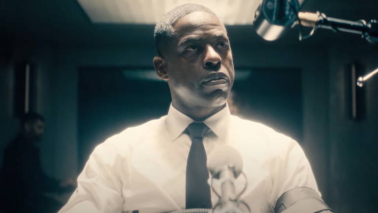 Tiene solo 8 episodios y es uno de los mejores thriller postapocalípticos que he visto en 2025