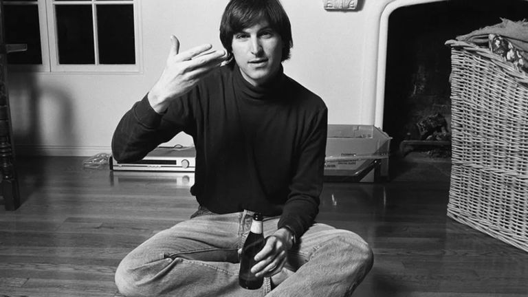 Un joven Steve Jobs, una furgoneta Volkswagen y el sueño que cambió el mundo: así consiguió el dinero para crear Apple