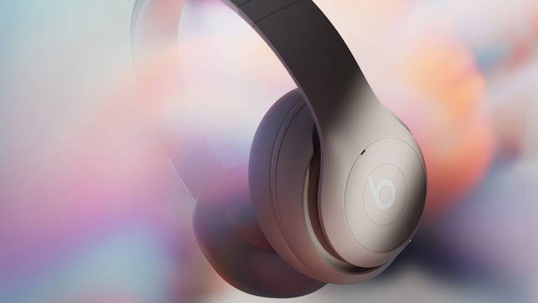 Cancelación de ruido increíble, batería asombrosa y un diseño icónico: estos auriculares inalámbricos lo tienen todo y están a mitad de precio