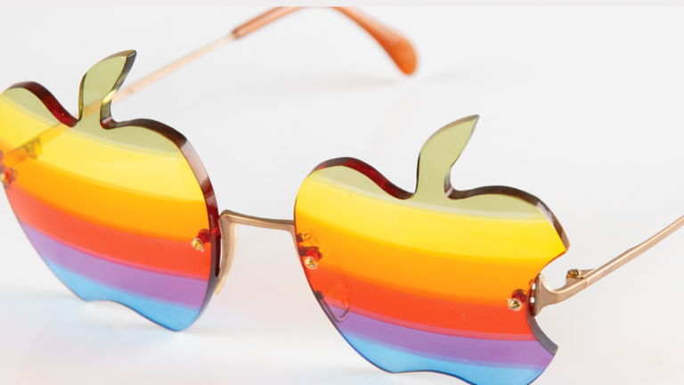 Salen a subasta casi 200 pertenencias de Steve Jobs: desde el Apple-I al Macintosh, pasando por su escritorio personal o unas gafas coloridas de Apple