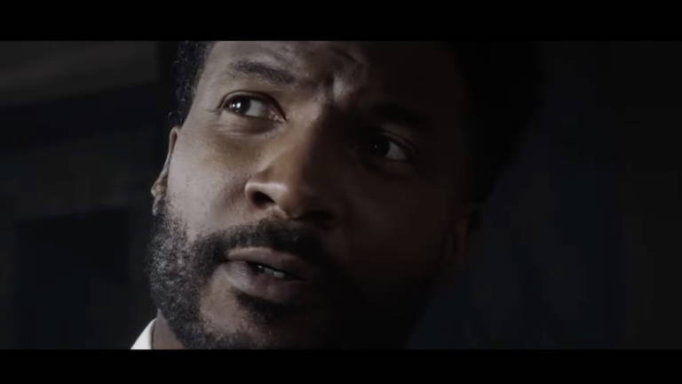 Este es el nuevo anuncio del iPhone 17 Pro Max destacando su zoom óptico de una forma muy cómica