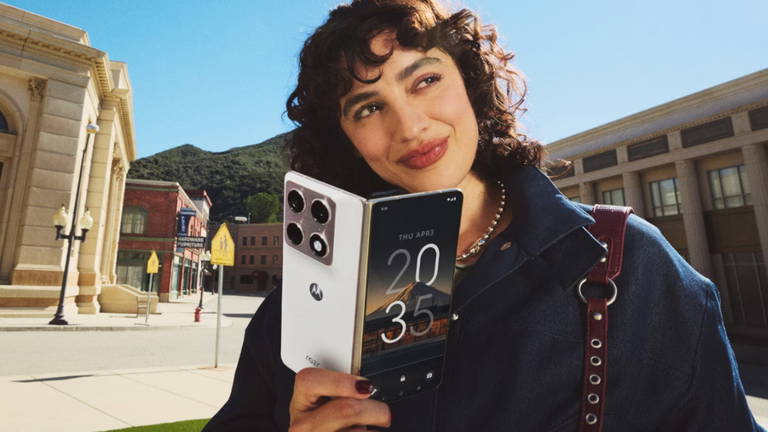 Motorola presenta un nuevo smartphone plegable y un modelo ultrafino