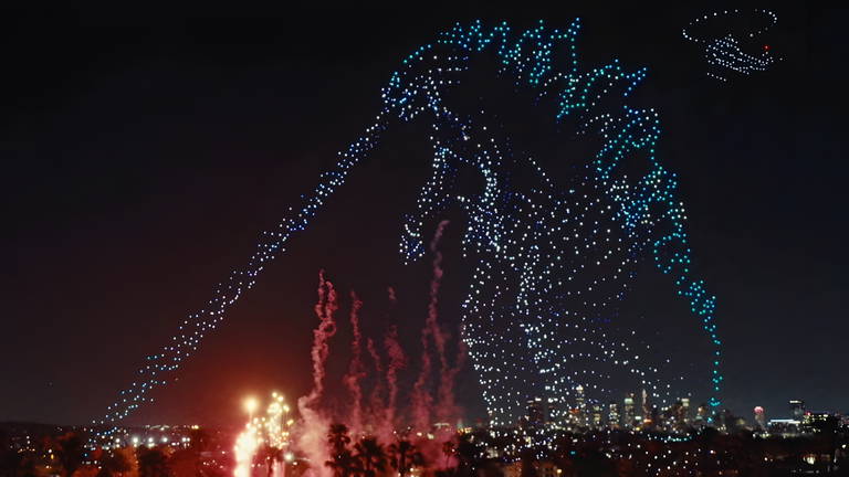 Un Godzilla gigante con drones para celebrar el estreno de la nueva temporada de Monarch: Legacy of Monsters
