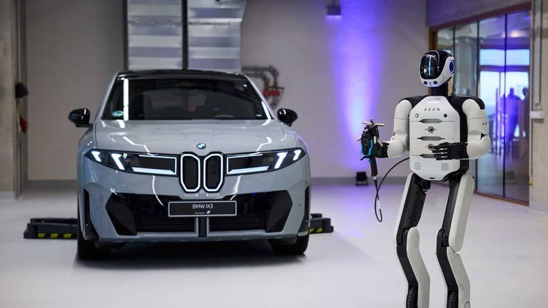 BMW ya tiene robots humanoides fabricando baterías en Europa